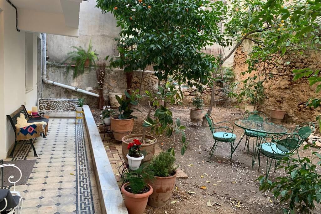 Quiet And Central Flat With Private Backyard Garden 아테네 외부 사진